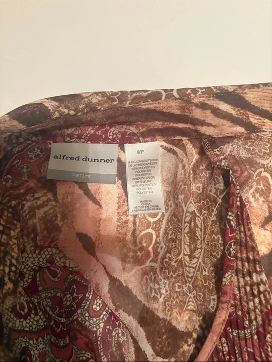 Alfred Dunner women’s Button-Front Blouse in Brown and Burgundy Print - Picture 2 of 2